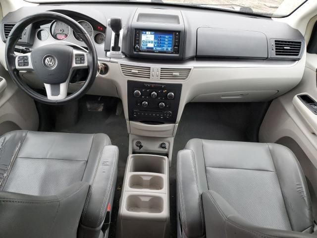 2011 Volkswagen Routan SE