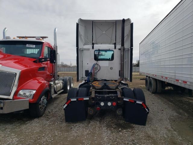 2015 Kenworth T680 Semi Truck