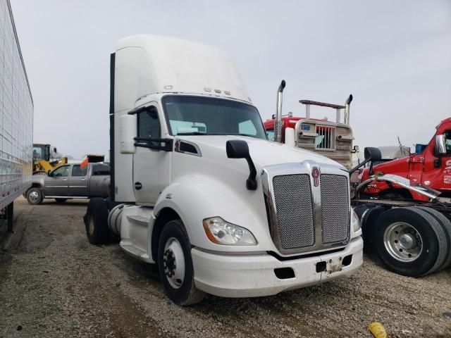 2015 Kenworth T680 Semi Truck