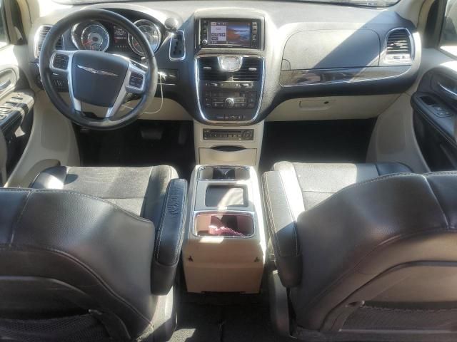 2013 Chrysler Town & Country Touring L