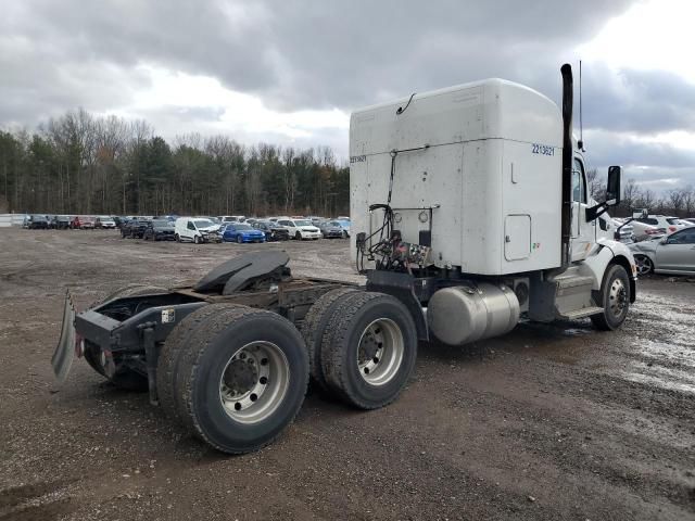 2017 Peterbilt 579 Semi Truck