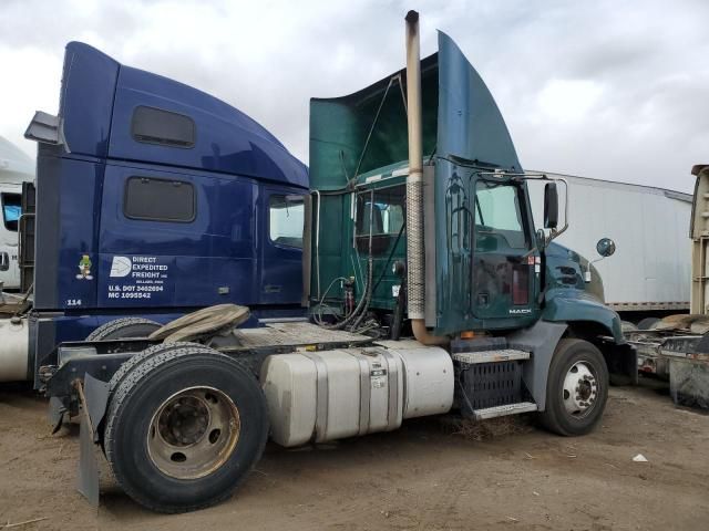 2015 Mack CXU600 Semi Truck