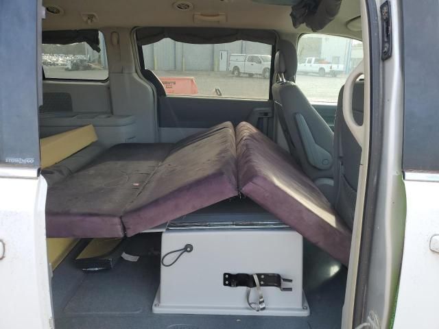 2010 Chrysler Town & Country LX