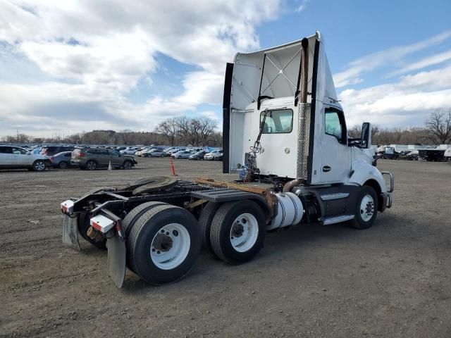 2016 Kenworth Construction T680