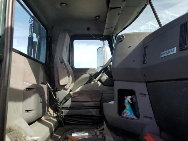 2016 Mack CXU612 Semi Truck
