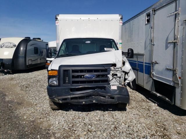 2017 Ford Econoline E350 Super Duty Cutaway Van