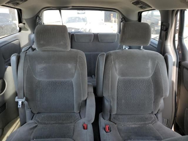 2004 Toyota Sienna CE