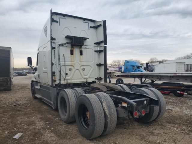 2015 Freightliner Cascadia 125 Semi Truck
