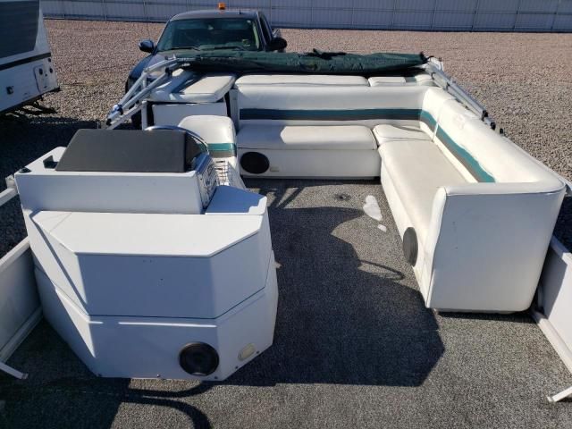 1994 Crestliner Boat
