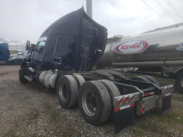 2017 Kenworth T680 Semi Truck