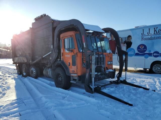 2016 Peterbilt 320 Refuse Truck