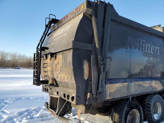 2016 Peterbilt 320 Refuse Truck