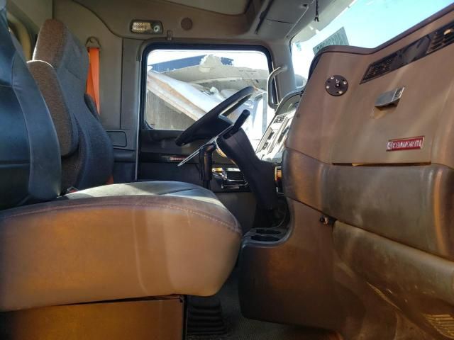 2012 Kenworth T660 Semi Truck