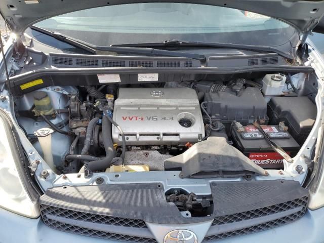 2004 Toyota Sienna CE