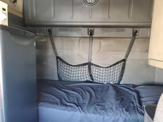 2012 Freightliner Cascadia Semi Truck