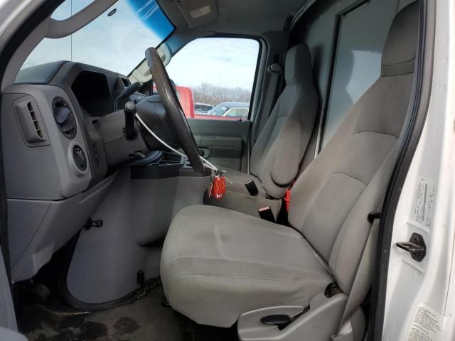 2014 Ford Econoline E350 Super Duty Cutaway Van