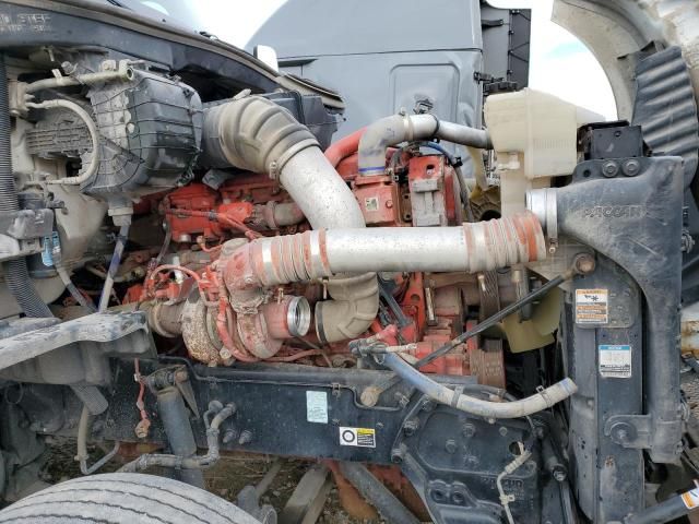 2016 Kenworth T680 Semi Truck