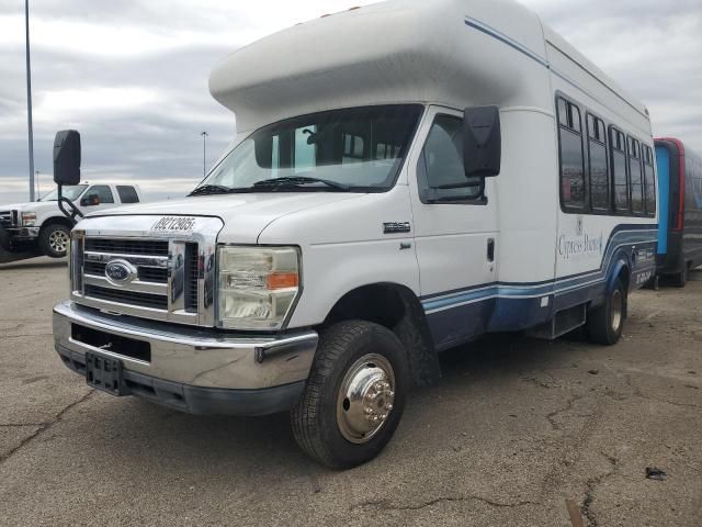2010 Ford Econoline E350 Super Duty Cutaway Van