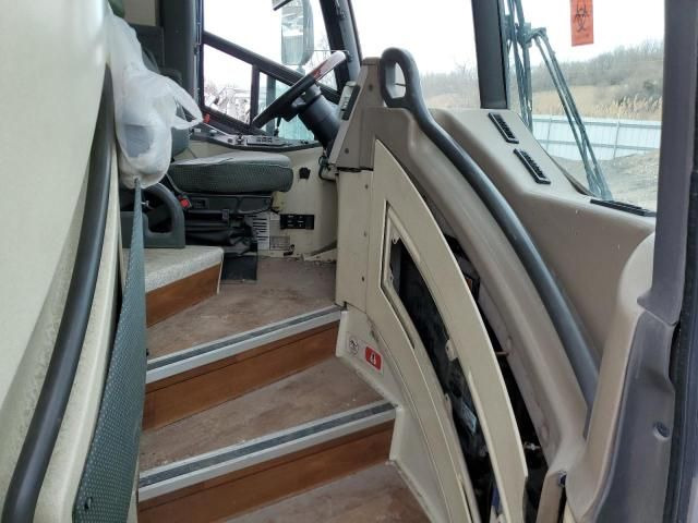 2000 MCI 2000 Motor Coach Industries Transit Bus