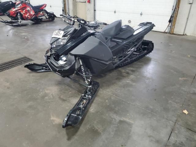 2019 Skidoo Snowmobile