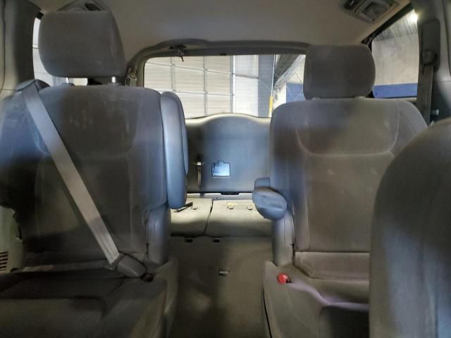 2004 Toyota Sienna CE