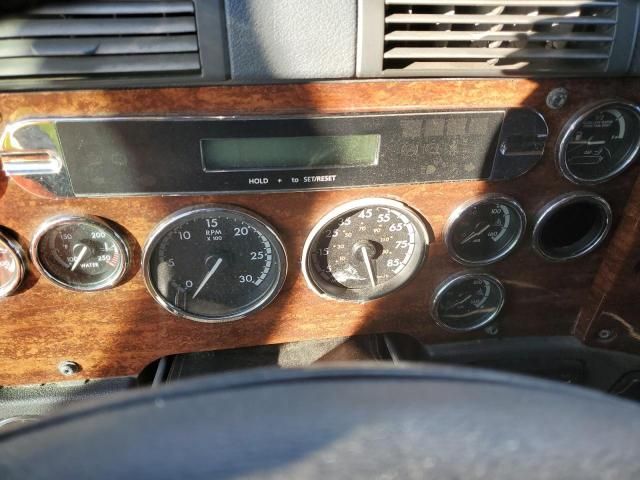 2012 Freightliner Cascadia Semi Truck