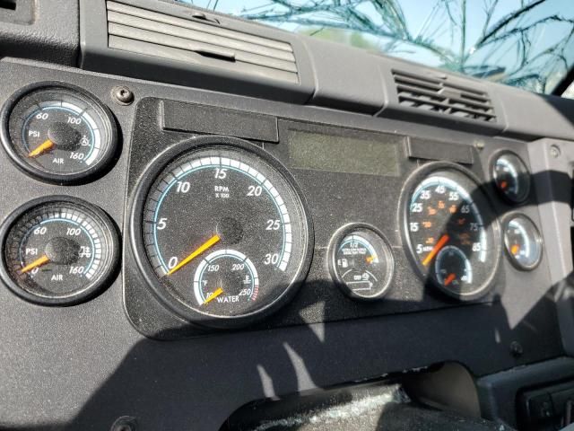 2017 Freightliner Cascadia Semi Truck