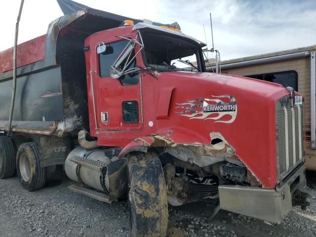 2002 Kenworth Construction T800