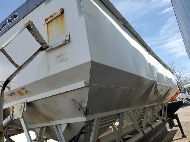 2013 Behnke Ent 2013 Behnke Fertilizer Tender Trailer