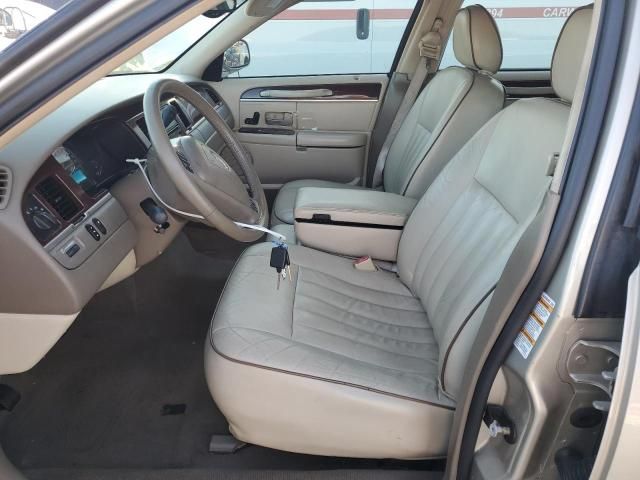 2004 Lincoln Town Car Executive