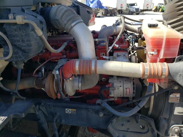 2014 Kenworth T680 Semi Truck