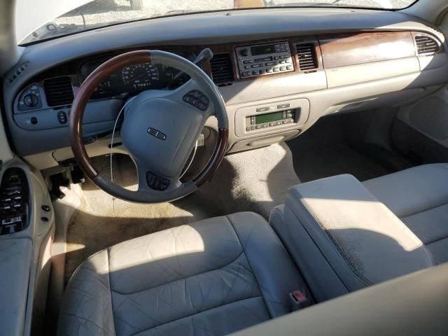 2001 Lincoln Town Car Signature