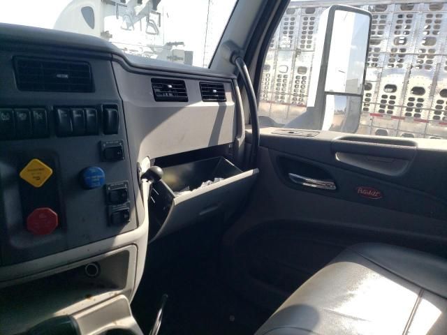 2017 Peterbilt 579 Semi Truck