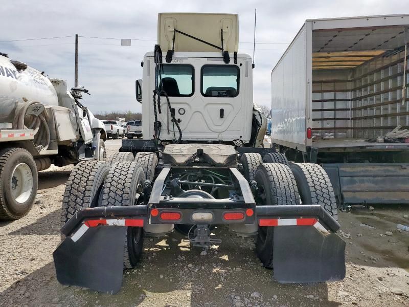 2019 Freightliner Cascadia 126 Semi Truck