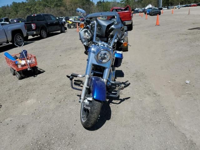 2015 Harley-Davidson FLD Switchback