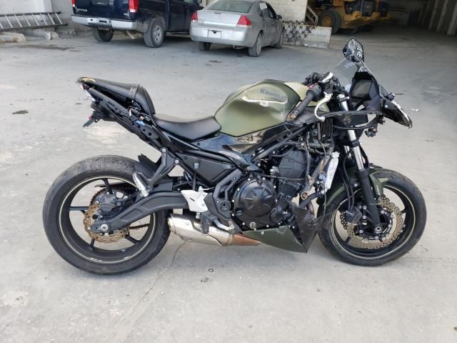 2024 Kawasaki EX650 P