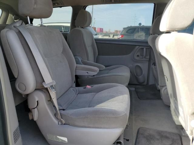 2004 Toyota Sienna CE