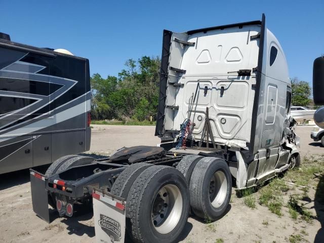 2020 Freightliner Cascadia 126 Semi Truck