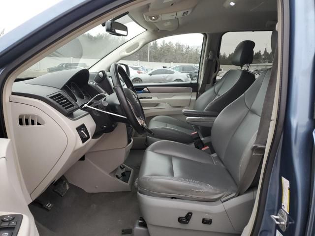 2011 Volkswagen Routan SE