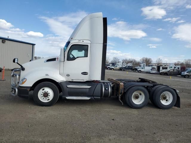 2016 Kenworth Construction T680