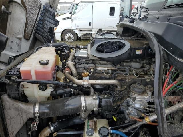 2018 Freightliner Cascadia 125 Semi Truck