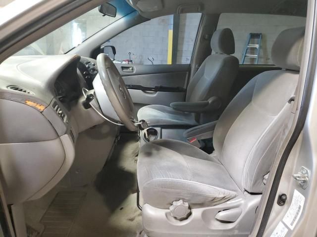 2004 Toyota Sienna CE