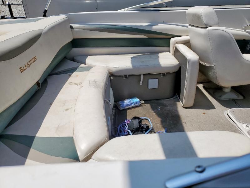 2002 Glastron Boat