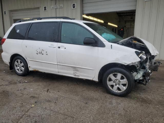 2004 Toyota Sienna CE