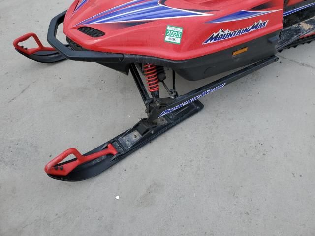 1998 Yamaha Snowmobile