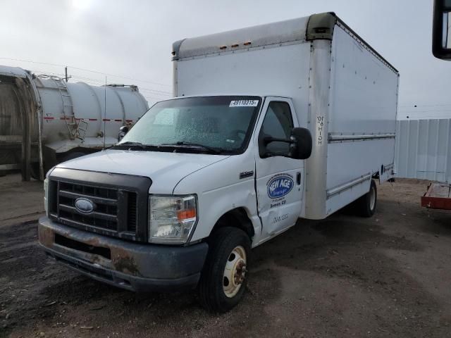 2012 Ford Econoline E350 Super Duty Cutaway Van