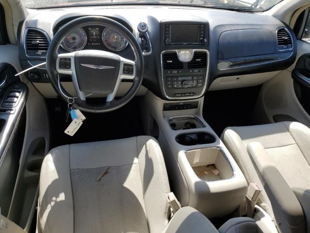 2014 Chrysler Town & Country Touring L