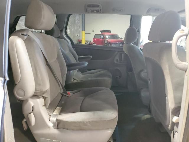 2004 Toyota Sienna CE