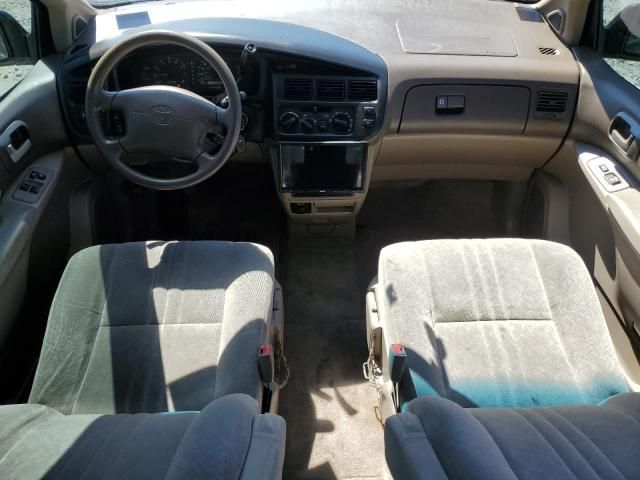 1999 Toyota Sienna LE