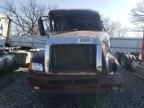 2000 Volvo VNL Semi Truck